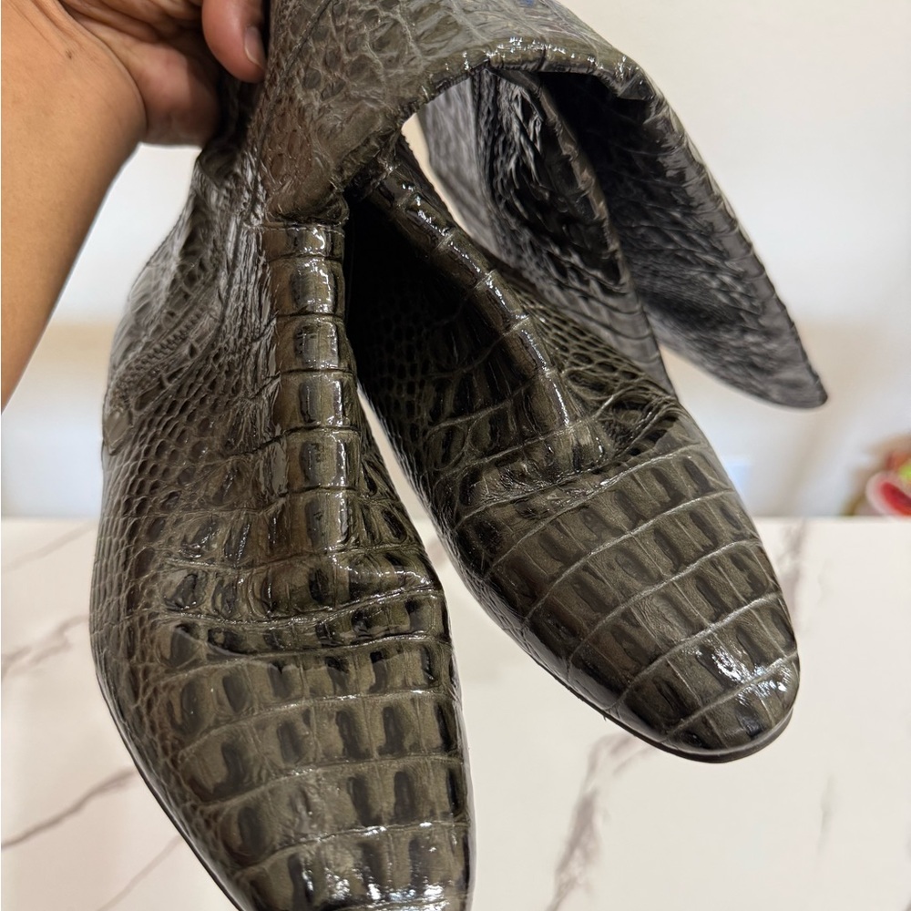 BCBG Dark Green Alligator Print Tall Boots SIZE 9 - Picture 4 of 5